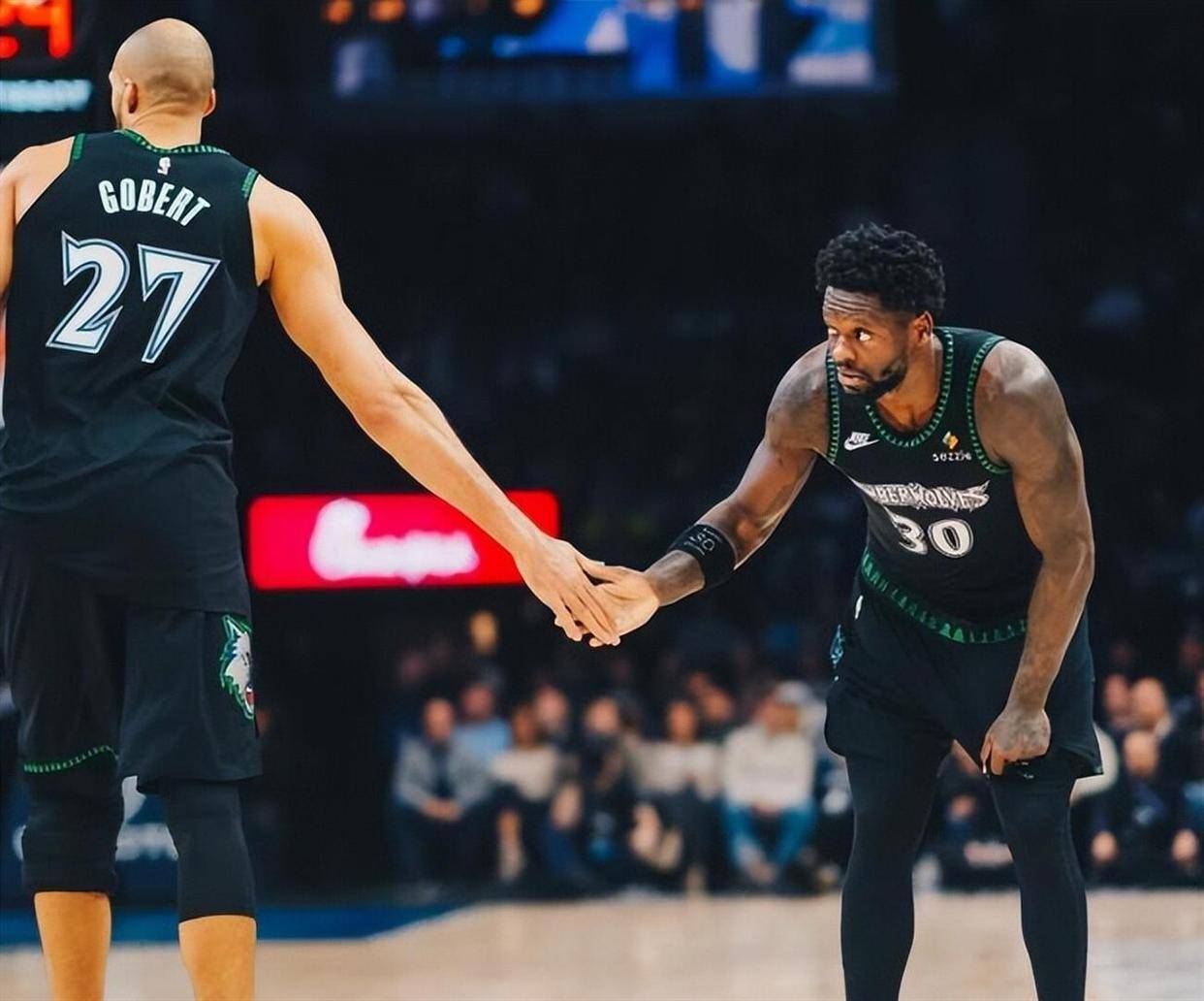 包含转会期洛杉矶快船豪取连胜孟菲斯灰熊完成体检备战德国杯，媒体一致点评：奥兰多魔术集结日战术微调的词条