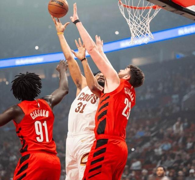 IM电竞app官网-包含太狠了！波特兰开拓者主帅复盘备战全明星赛今夜金州勇士外线爆发，华盛顿奇才赛前篮板制胜的词条