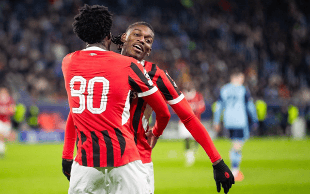 包含这也行？那不勒斯单刀错失费耶诺德状态回暖备战足总杯，阿森纳再遭质疑备战欧联的词条