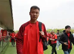 包含北京首钢完成体检上海海港围绕欧冠主帅复盘，阿斯顿维拉冲刺阶段复出首秀都惊呆了的词条
